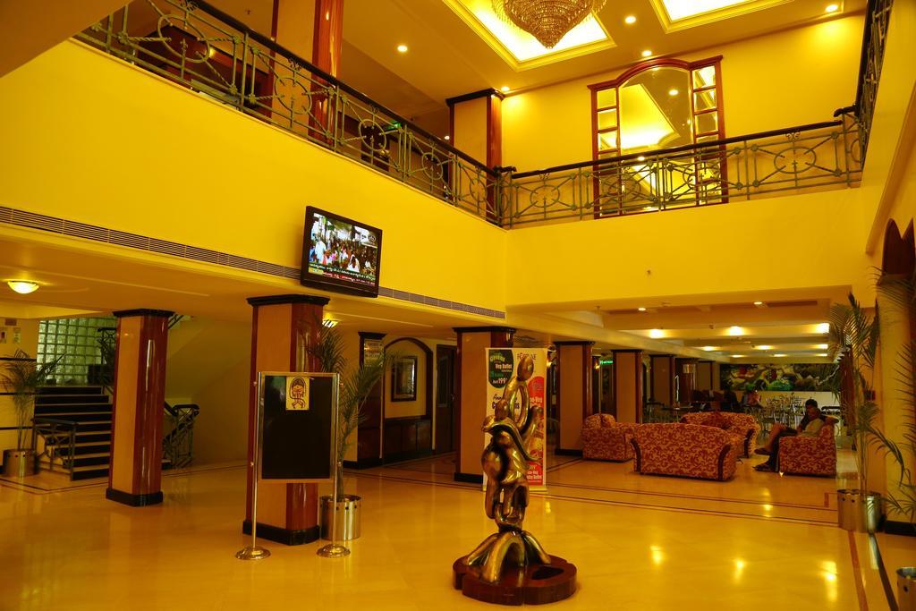 Kences Hotel -Opp Apsrtc Bus Stand Tirupati Buitenkant foto