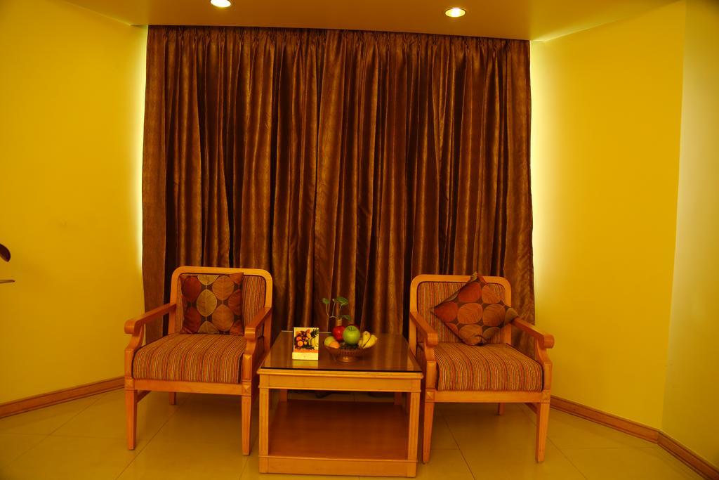 Kences Hotel -Opp Apsrtc Bus Stand Tirupati Buitenkant foto