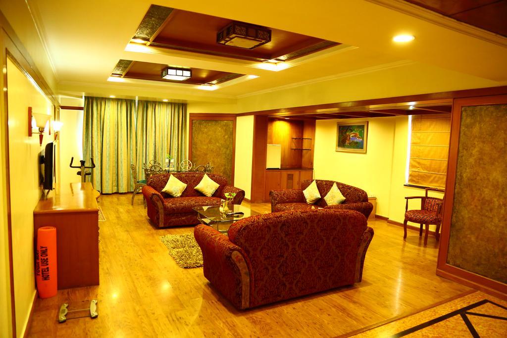 Kences Hotel -Opp Apsrtc Bus Stand Tirupati Buitenkant foto