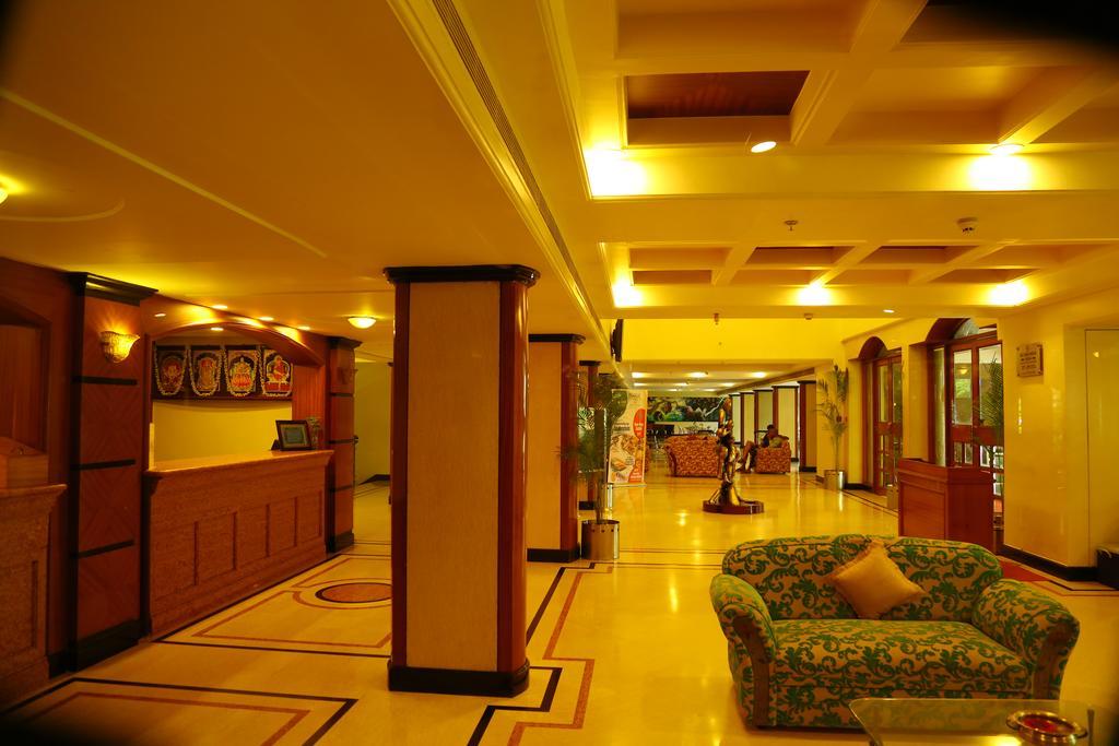 Kences Hotel -Opp Apsrtc Bus Stand Tirupati Buitenkant foto