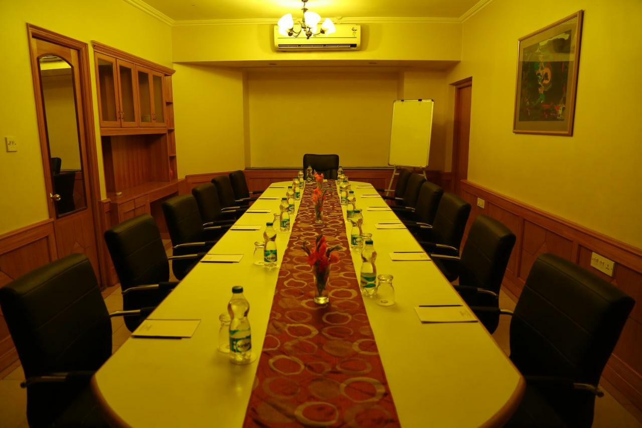 Kences Hotel -Opp Apsrtc Bus Stand Tirupati Buitenkant foto